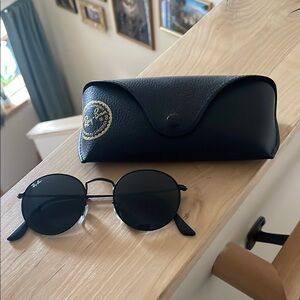 Ray-Ban Black circular sunglasses